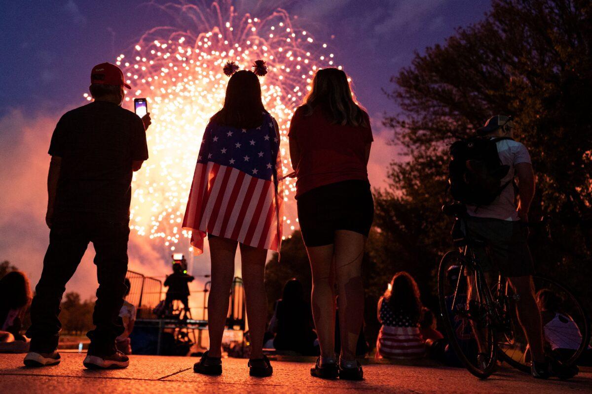 LIVE: Independence Day Fireworks Light Up National Mall