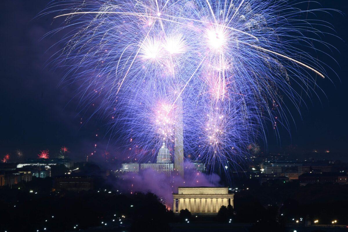 LIVE: Independence Day Fireworks Light Up National Mall