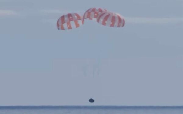 NASA’s Orion Capsule Returns to Earth, Capping Artemis I Flight Around Moon