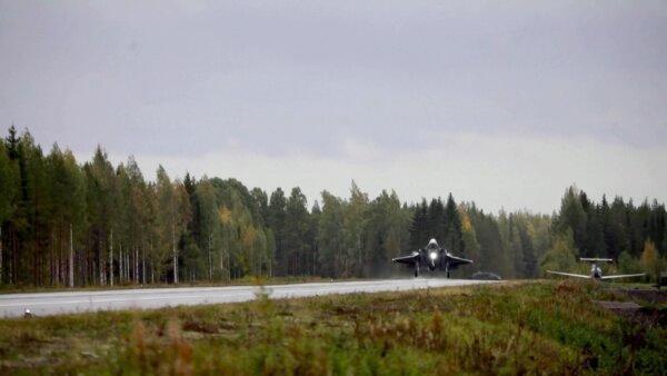 First Time Ever: Lockheed Martin F-35A Fighter Jets Land on Motorway in Finland
