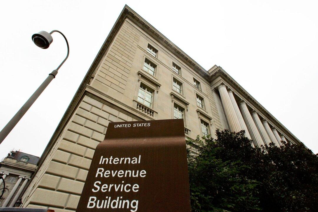 IRS Fifth Amendment: Lois Lerner Remains Silent