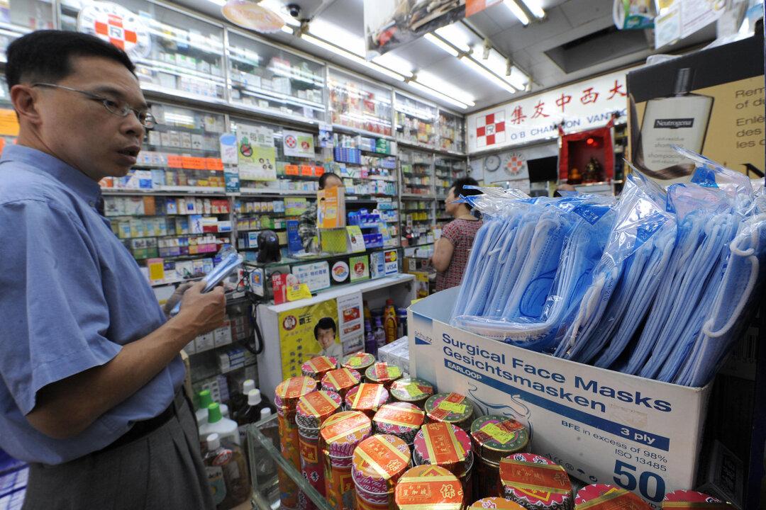 Mainland Chinese Snapping Up Medicines in Hong Kong