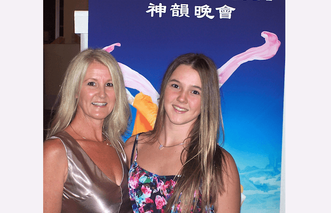 Aerial Artist Says Shen Yun ‘Very Synchronised’