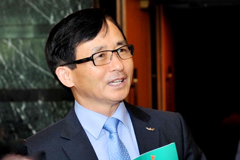 Orchestra Director Says Shen Yun Reminds Him of God’s Oath