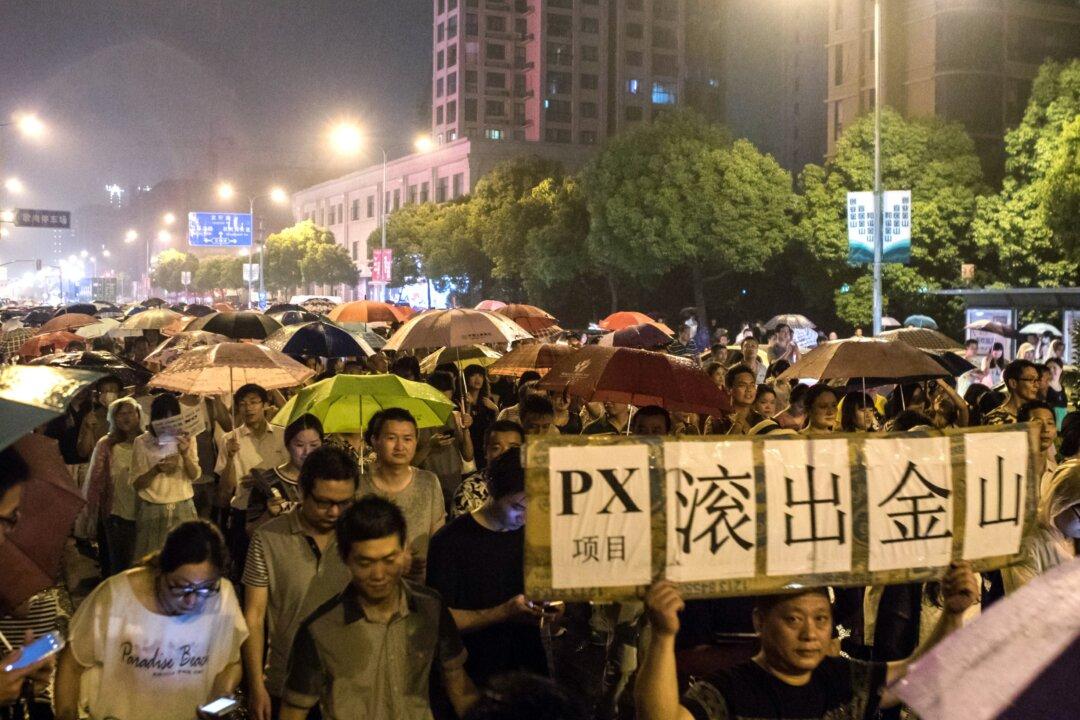 China Uses Tactics From 1950s Against Shanghai Chemical Plant Protesters
