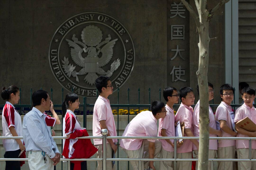 Dozens of Chinese Students Deported Upon US Entry