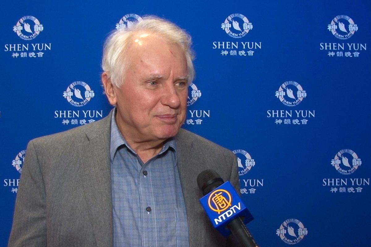Banker Enjoys Chinese Ethnic Diversity at Shen Yun