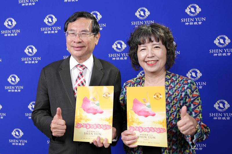 Mayor Returns to Find Joy at Shen Yun