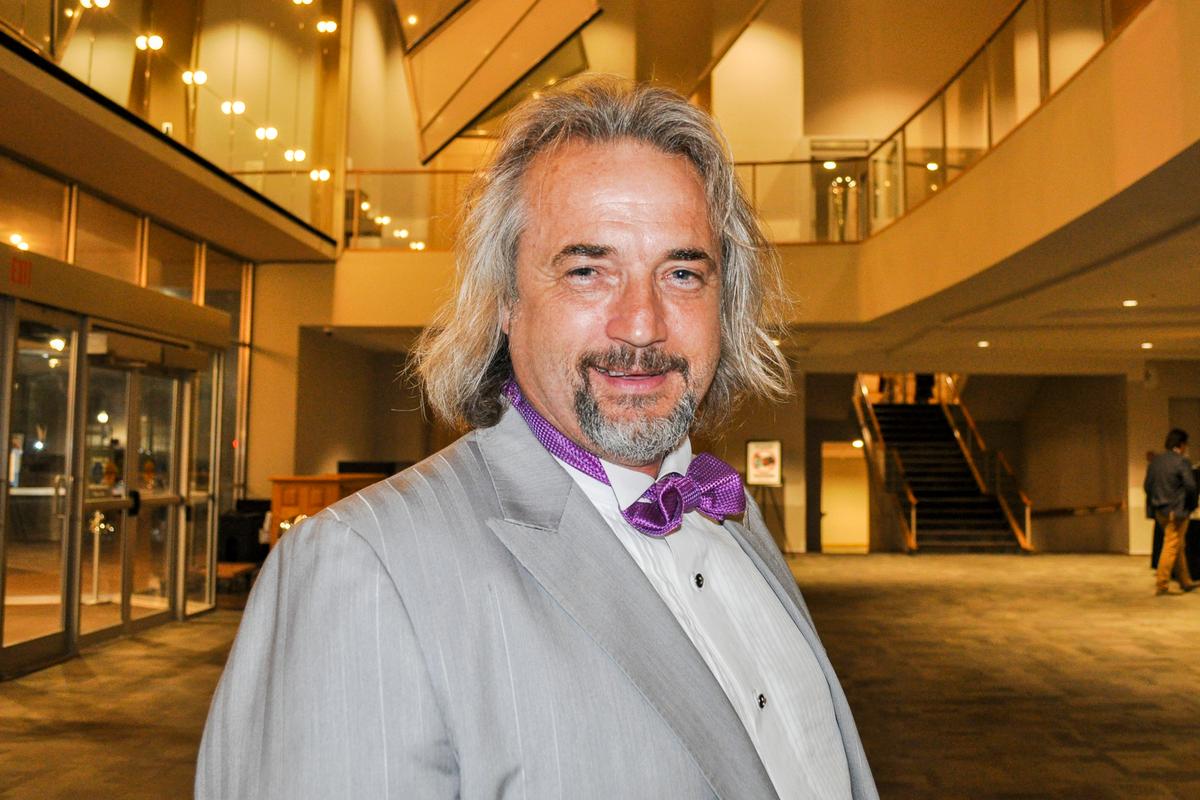 Company President Appreciates and Respects Artistic Beauty at Shen Yun