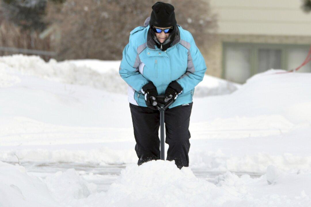 Rare Snow Falls on Seattle as Midwest Thaws From Cold Blast