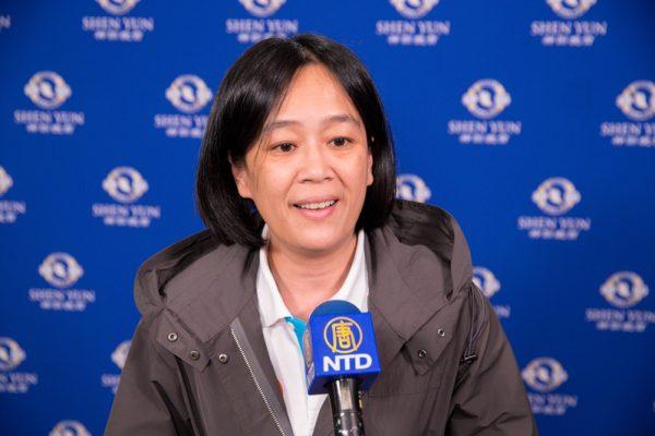 Yang Hsiu-yu, a councilwoman for the Keelung municipal government, enjoyed Shen Yun at the Keelung Cultural Center Performance Hall in Keelung on April 17, 2019. (Bei Chuan/The Epoch Times)