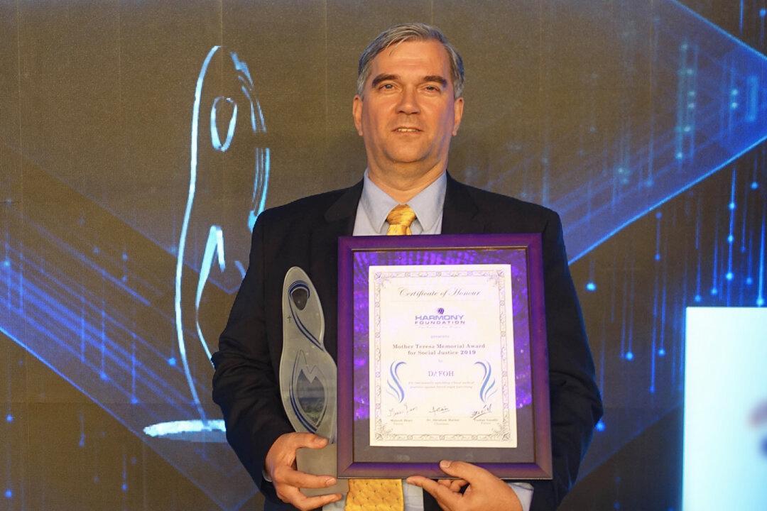 US-Based NGO Honored at Mother Teresa Memorial Awards for Combating Organ Harvesting