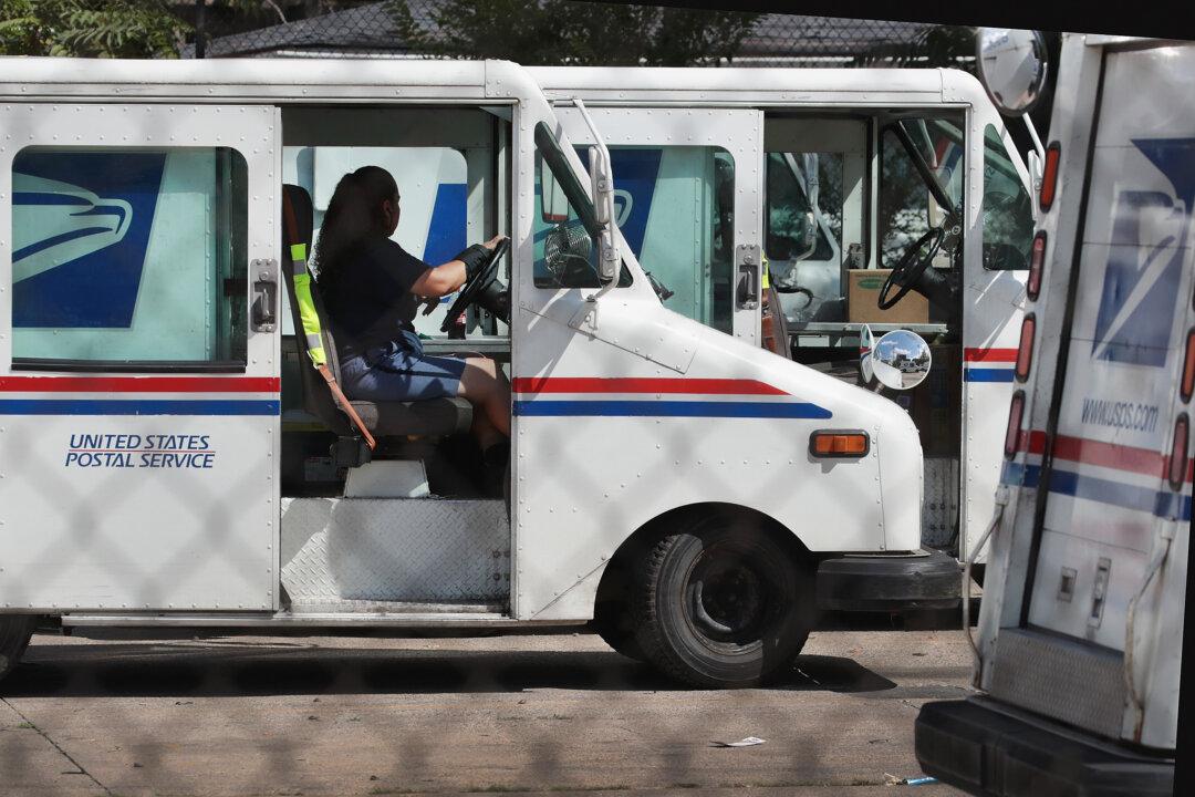 Bipartisan Senators Ask USPS to Pause Changes Adversely Impacting Communities