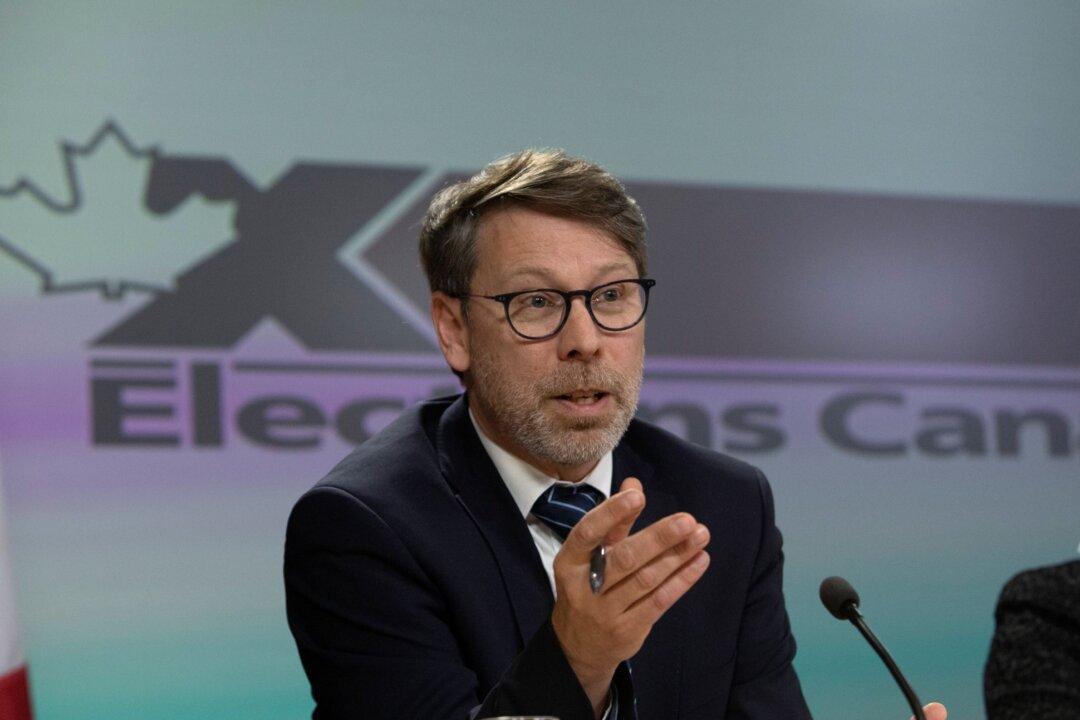 Minority Government, Uncertain Election Date Force Elections Canada to Prepare 2 Electoral Maps