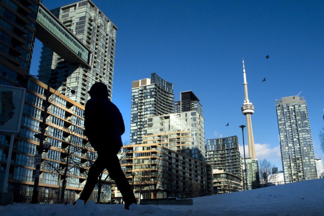Toronto, Vancouver Residents Must Make at Least $40 per Hour to Reasonably Afford 2-Bedroom Apartment, Report Suggests