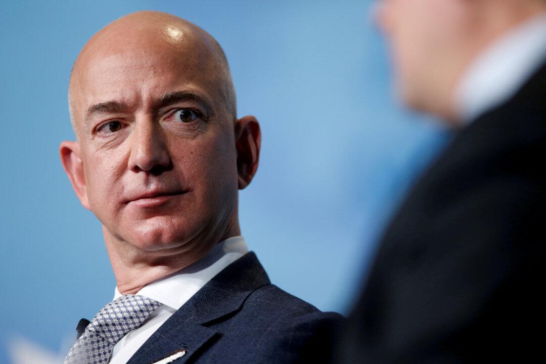 Amazon’s Bezos Says He’s Moving to Miami From Seattle