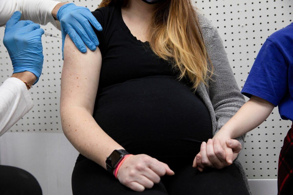 A pregnant woman receives a vaccine for COVID-19 in Schwenksville, Pa., on Feb. 11, 2021. (Hannah Beier/Reuters)