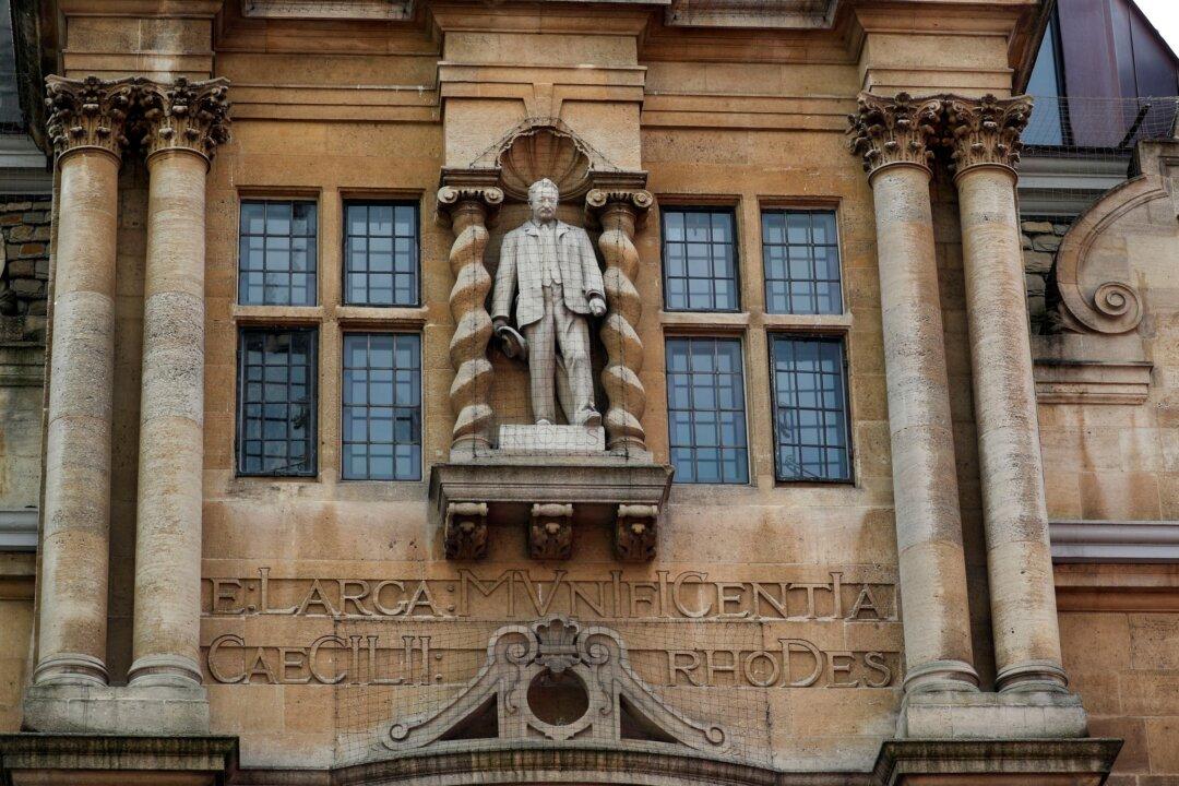 Downing Street Warns Oxford University After Academics Boycott College Over Cecil Rhodes Statue
