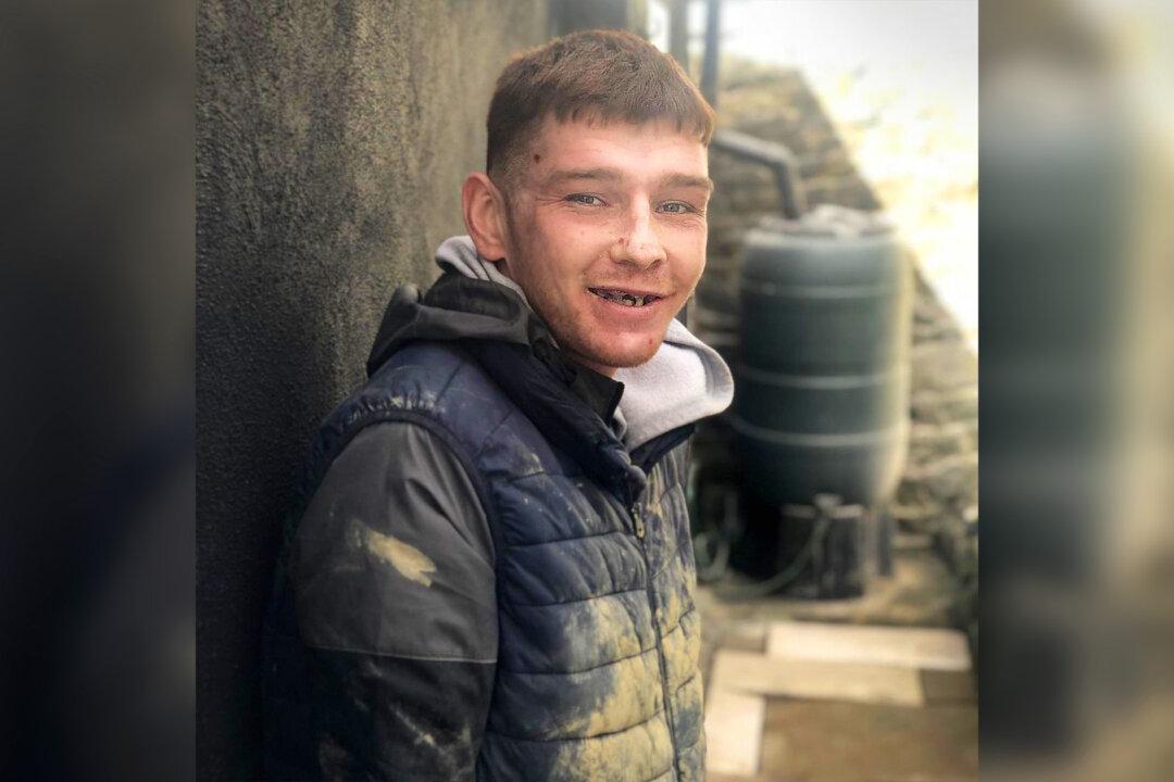 25-Year-Old Drug Addict Sleeps on Streets—Until Kind Charity Intervenes, Helps Him Get Sober