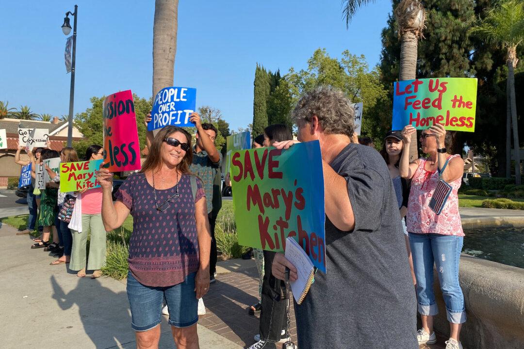 Community Members Strongly Oppose Orange’s Attempt to Close Mary’s Kitchen