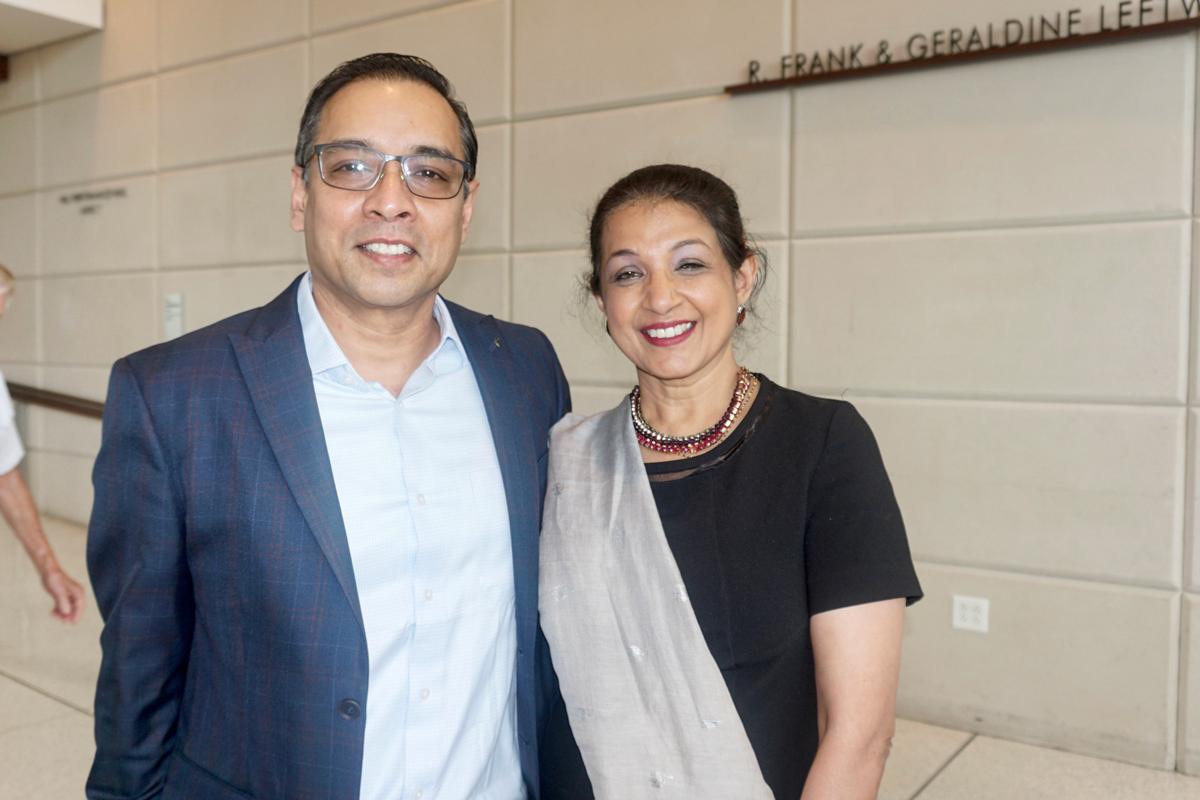 Couple Happy That Shen Yun Preserves 5,000 Years of Chinese Traditions