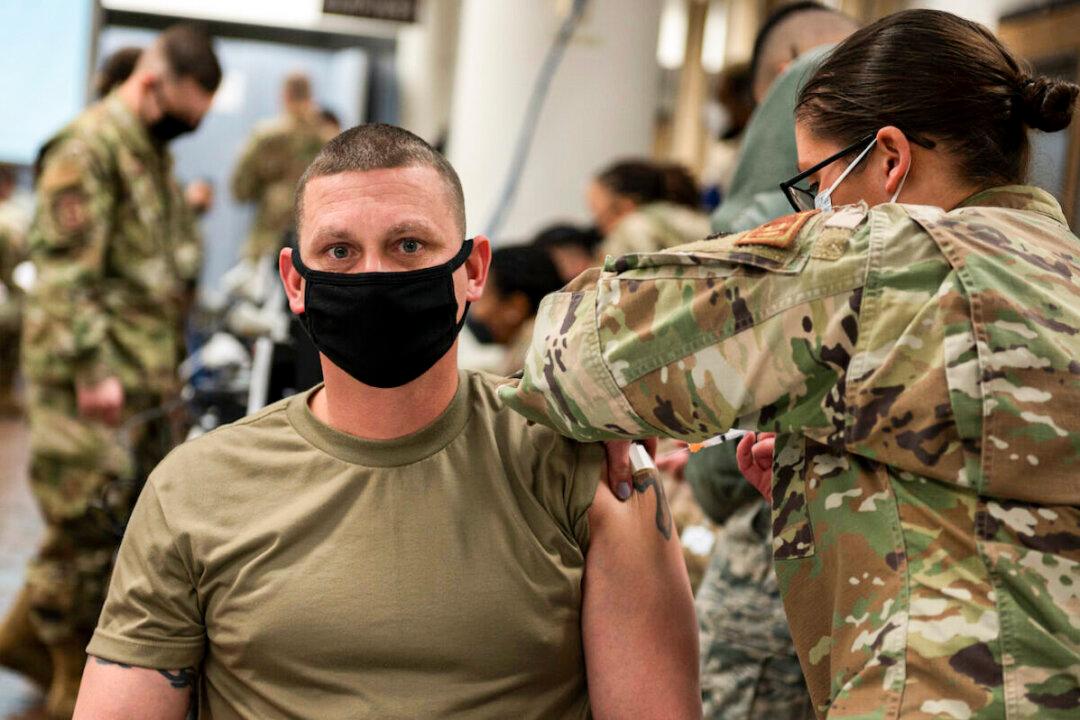 Over 200 Service Members, Veterans Pledge to Hold Military Leaders Accountable for Vaccine Mandate