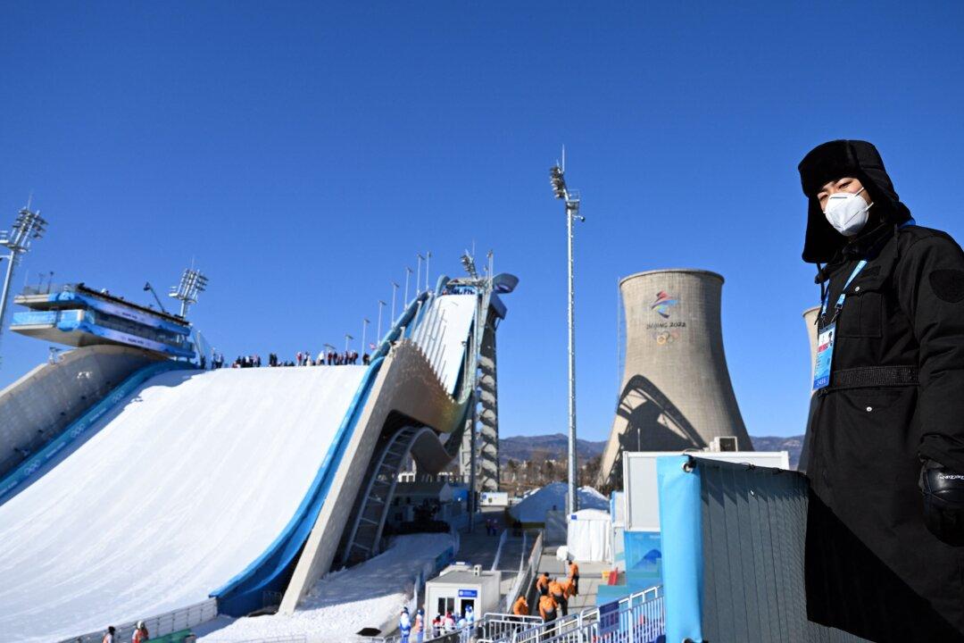 Dutch Reporter Dragged Away by Chinese Security on Live TV While Covering Beijing Winter Olympics