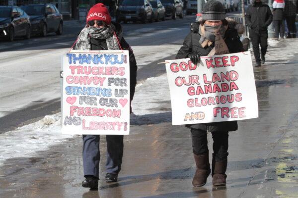 Messages of support for the convoy truckers on Feb. 13, 2022. (Richard Moore/The Epoch Times)