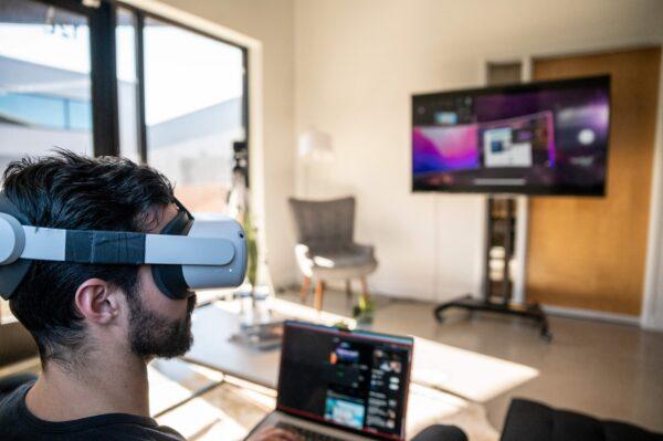 The Oculus Quest 2 VR headset in use on Jan. 28, 2022, in Austin, Texas. (Sergio Flores/AFP via Getty Images)