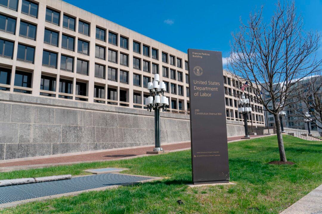 Number of Americans Living Paycheck to Paycheck Jumps 7 Percentage Points, Report Shows