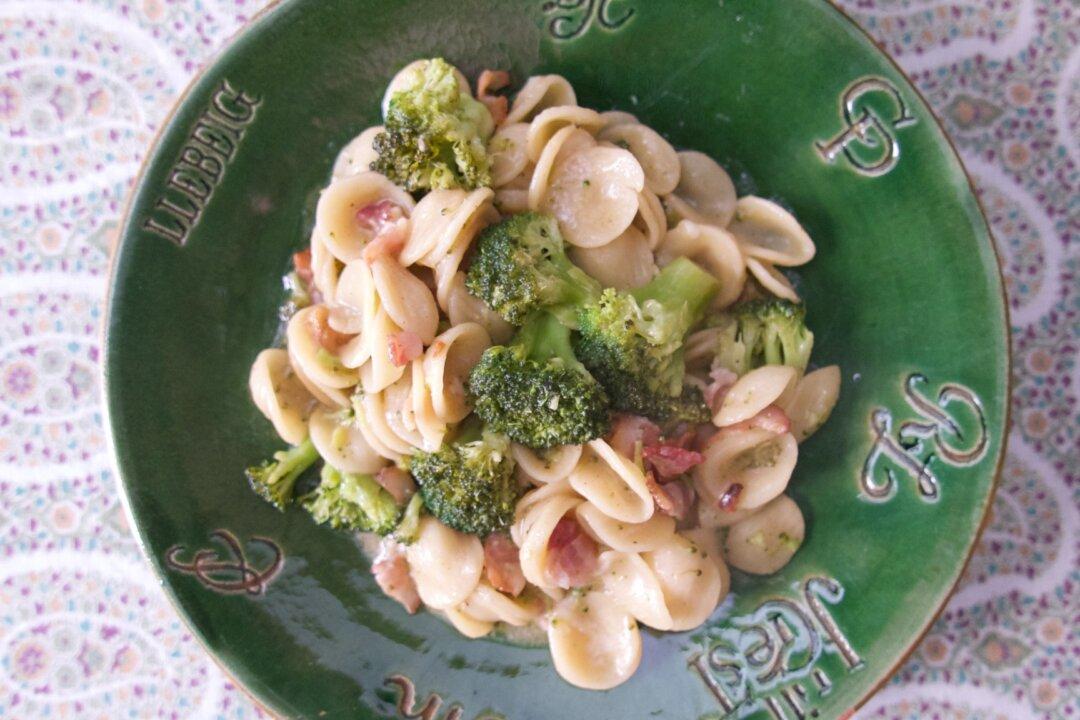 One-Pan Orecchiette With Broccoli, Bacon, and Crispy Garlic