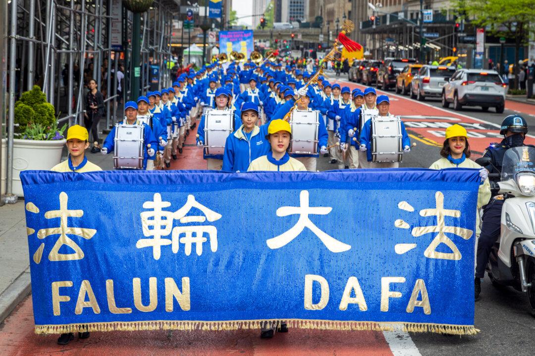 4,000 Join New York City Parade Marking 30 Years Since Introduction of Falun Gong