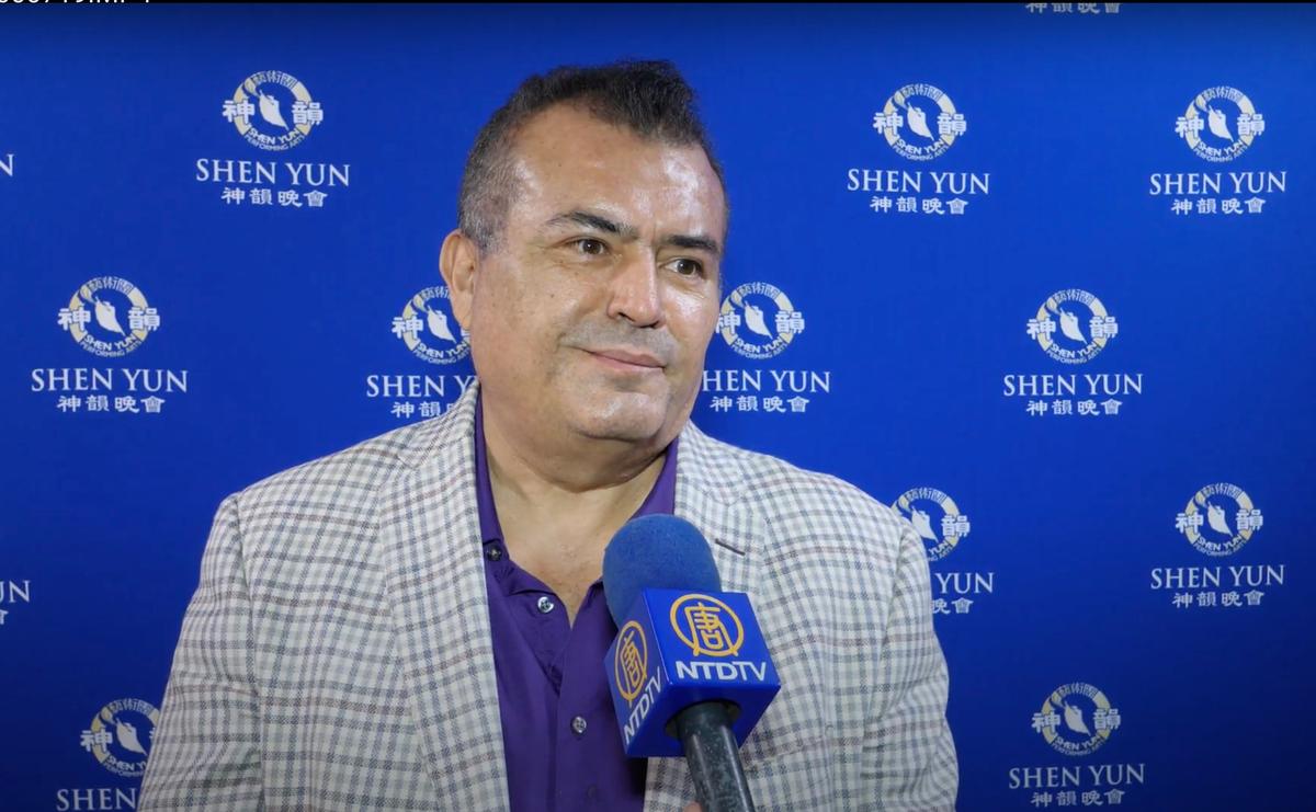 Venue Director Delighted to Have Chinese Culture on His Stage