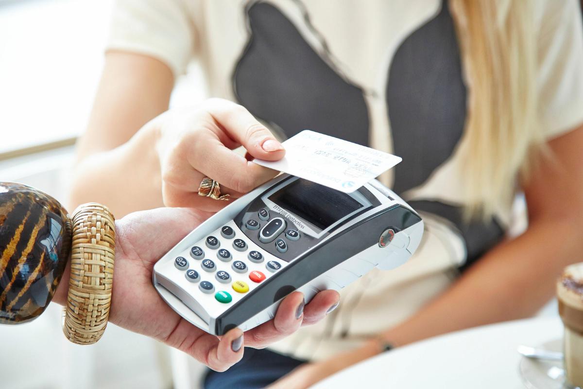 Banks and Corporations Feeding ‘False Narrative’ That Consumers Are Driving Cashless Society: Expert