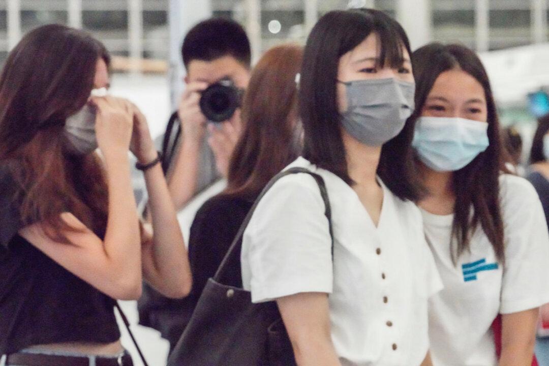 Hong Kong Experiences Wave of Emigration