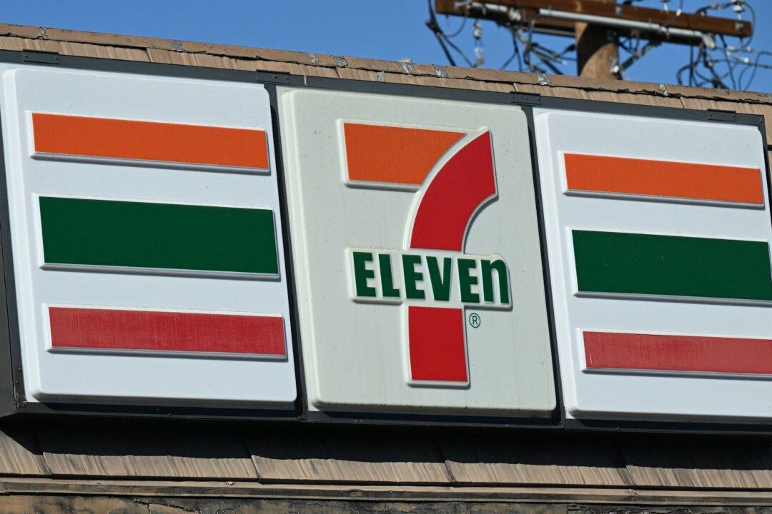 Los Angeles Police Look for Suspects After Series of 7-Eleven Stores Robbed Overnight