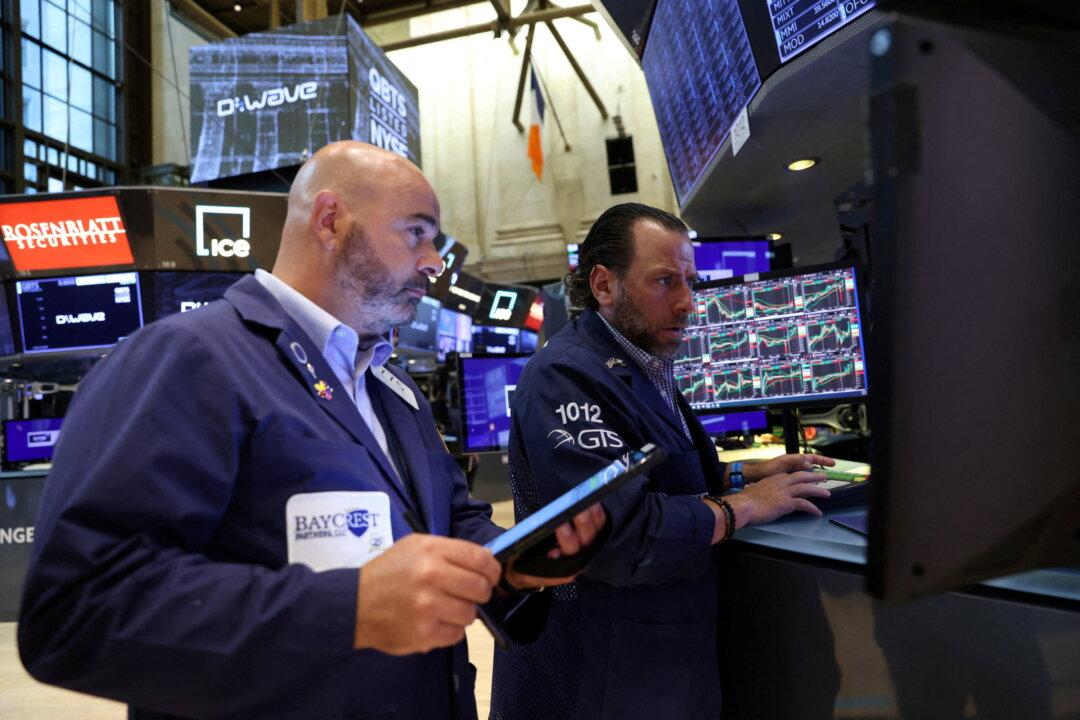 Dow, S&P 500 Climb as Upbeat Results From Walmart, Others Boost Optimism