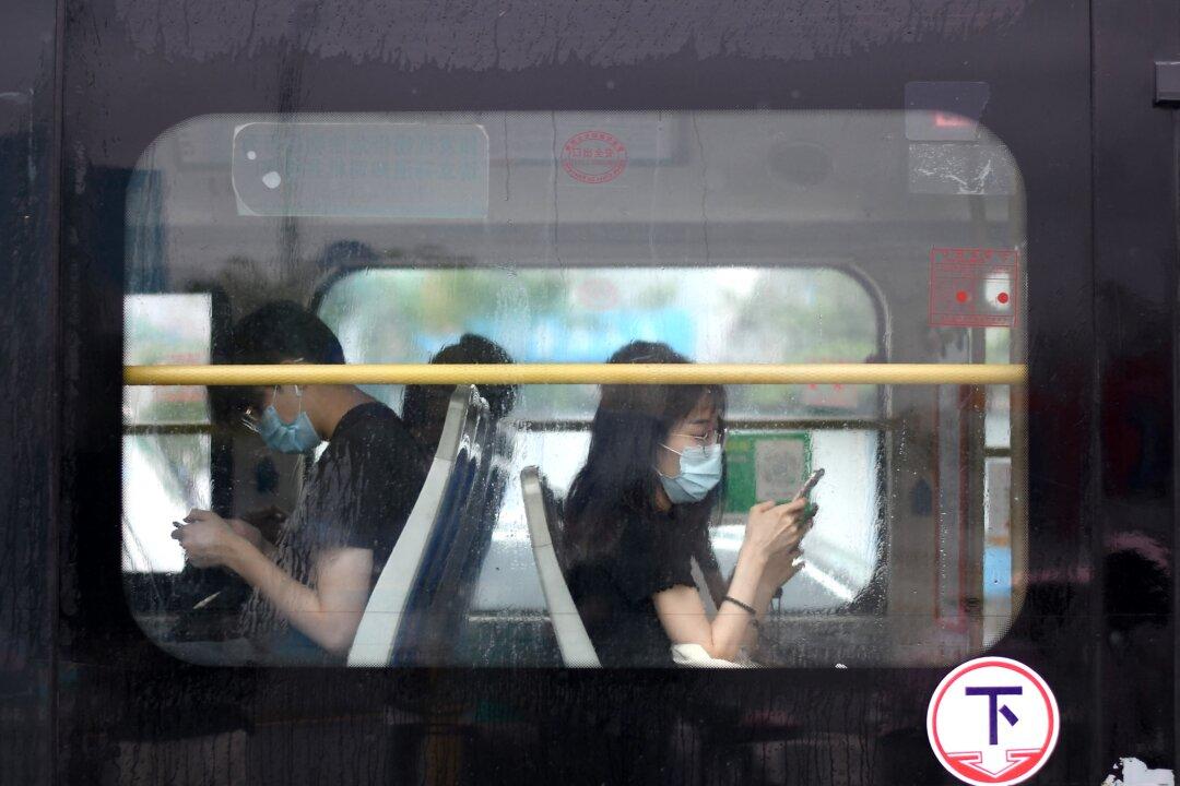 Unable to Pay Drivers, Bus Company in China’s Dancheng Halts Service