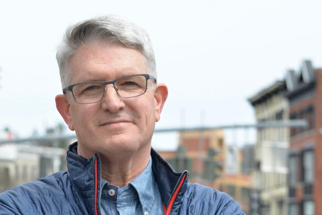 2 Navy Veterans Set to Square Off in NY Congressional Race