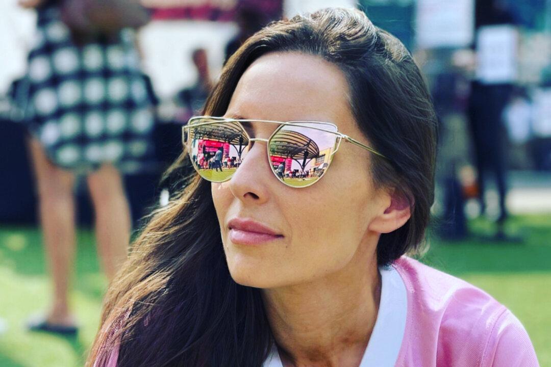 While Texas TV Host Tracks Drag Queen Shows, Lawmakers Plan to Outlaw Minor Attendees