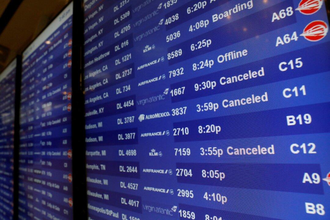 US Flight Cancellations Mount as Winter Storm Moves In