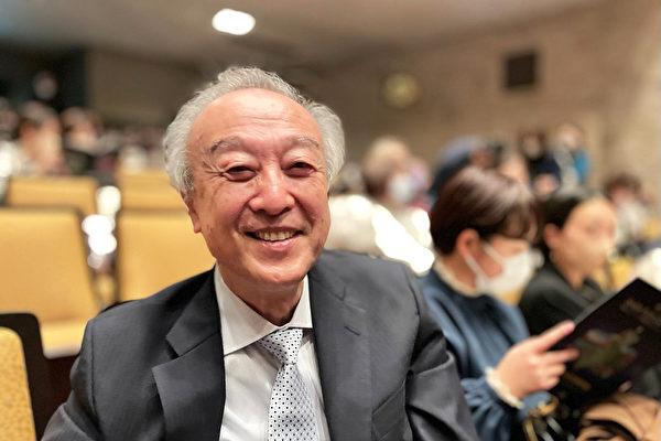 Mr. Sekiya Masao, a medical PhD and a physician at the Oyumino Clinic, attends Shen Yun Performing Arts at the Kamakura Performing Art Center in Kamakura, Japan, on Jan. 15, 2023. (Niu Bin/The Epoch Times)