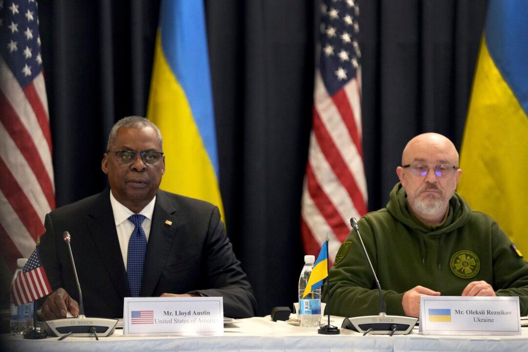 Defense Chiefs Fail to Resolve Dispute on Tanks for Ukraine