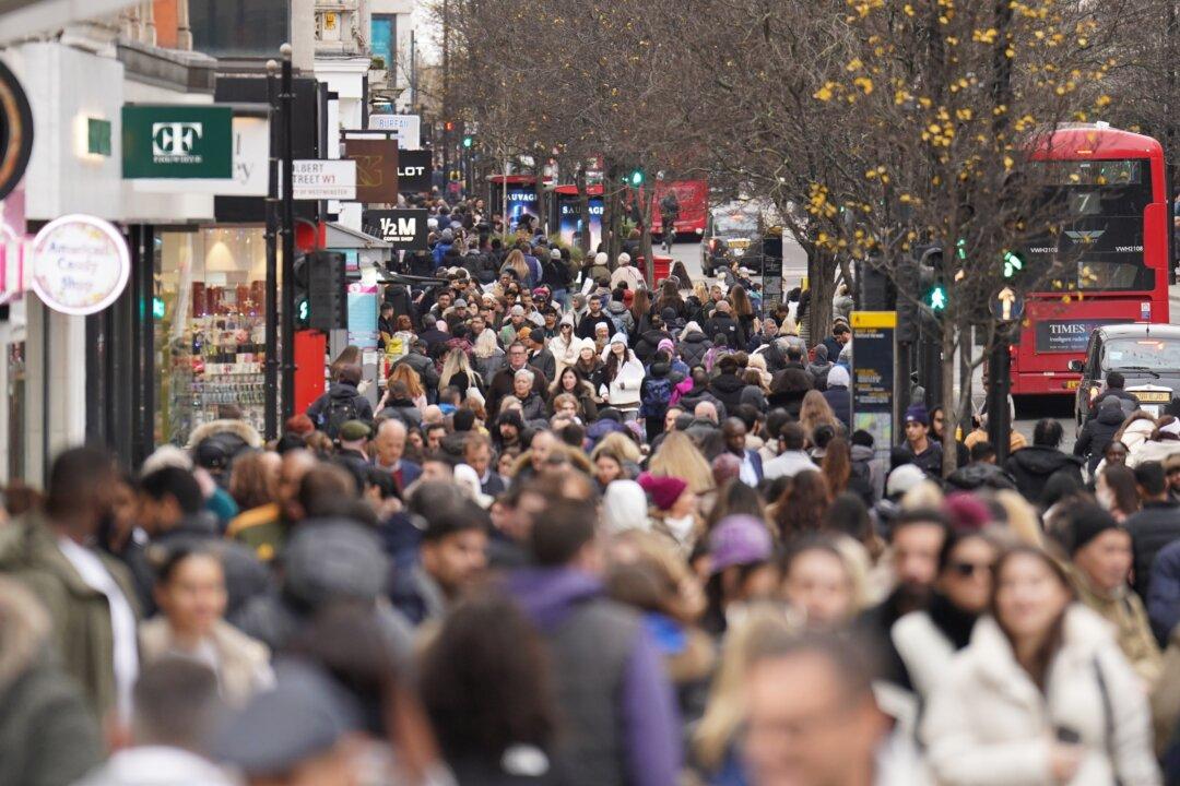 Hybrid Working Keeps UK High Street Footfall 18 Percent Down on Pre-Pandemic Levels