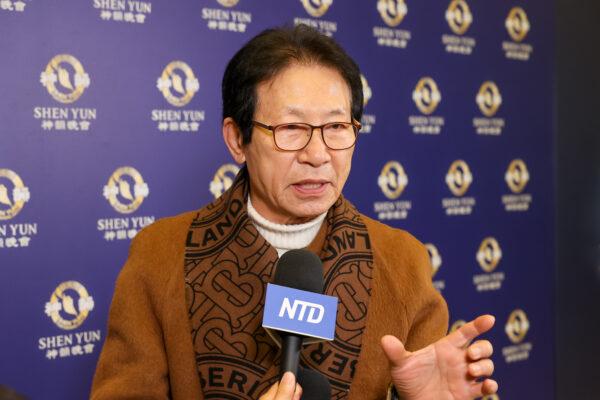 Mr. Doh Yong-bok, the president of SARATOGA, attends Shen Yun Performing Arts at the Sohyang Theatre in Busan, South Korea on Feb. 2, 2023. (Kim Guk-hwan/The Epoch Times)