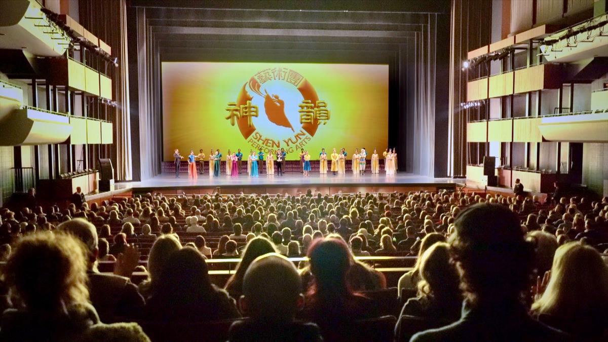 More People Need to Hear Shen Yun’s Message, Says Colorado Theatergoer