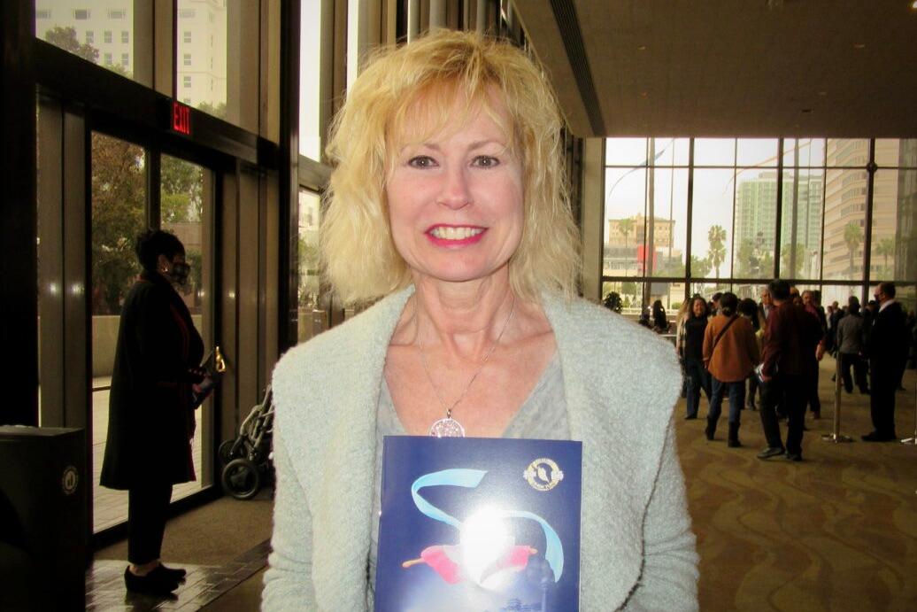 Mother’s Wish to See Shen Yun Finally Comes True