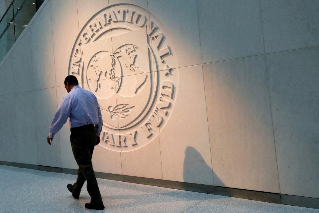 IMF Warns US of Prolonged High Interest Rates, Urges Fiscal Tightening to Tackle Inflation