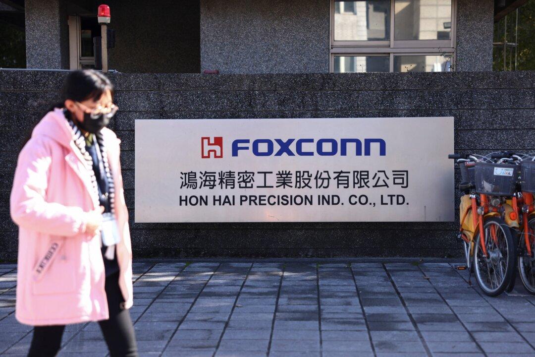 Foxconn Q1 Sales Edge Up, but Q2 Outlook Poor