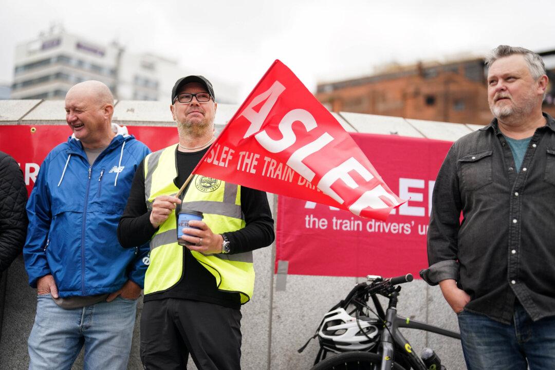 Train Drivers Vote to Continue Strike Action for Six More Months